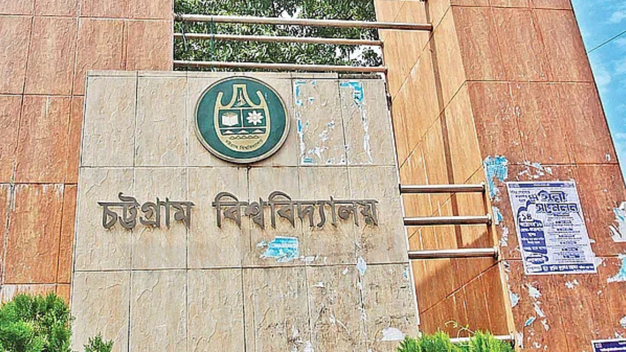 গণহত্যায় সমর্থনকারী শিক্ষার্থী পরীক্ষা দিতে আসায় পরীক্ষা বয়কট করল সহপাঠীরা