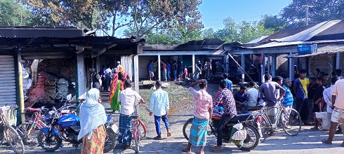 কিশোরগঞ্জে আগুনে পুড়েছে কোটি টাকার মালামাল,নিঃস্ব ১২ ব্যবসায়ী