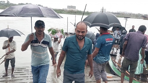 'দানা'র প্রভাবে মোংলায় বৈরী আবহাওয়া, বিপাকে নিম্ন আয়ের মানুষ