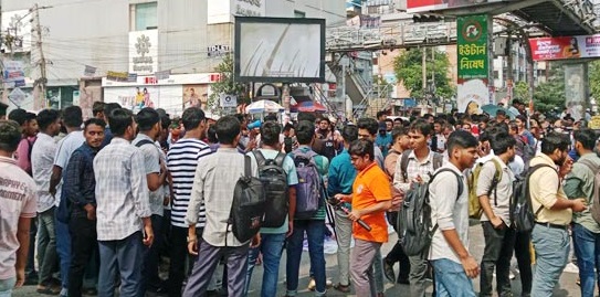 ফের ৩দফা দাবিতে অবরোধ, যান চলাচল বন্ধ