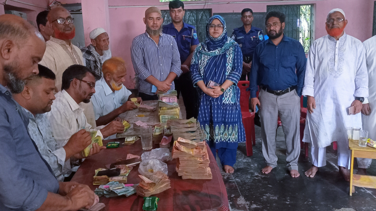 কিশোরগঞ্জে ঐতিহাসিক চাঁদ খোসাল মসজিদের দশ লক্ষাধিক টাকা ব্যাংকে জমা