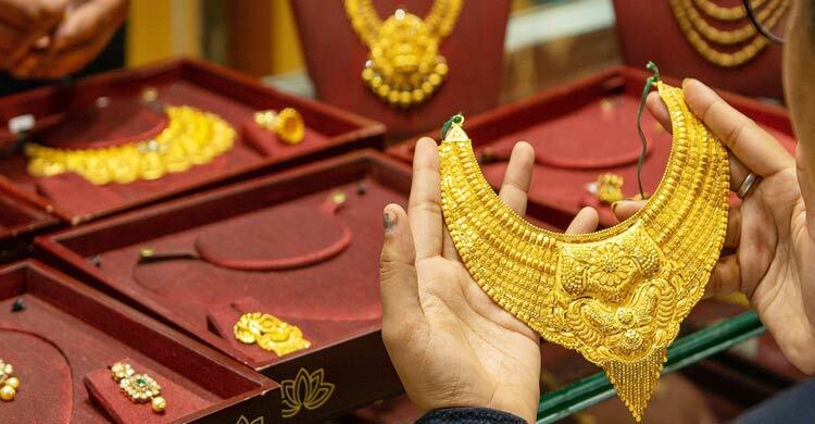 ইতিহাসে সর্বোচ্চ দামে স্বর্ণ, ভরি কত?