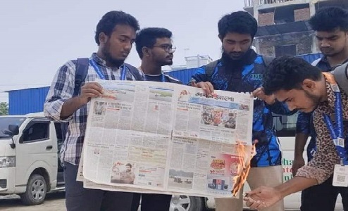 ডিআইইউ'তে প্রথম আলো-ডেইলি স্টার পুড়িয়ে বয়কটের হুশিয়ারী