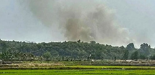 রাখাইনে বোমার শব্দ, আতঙ্ক ছড়িয়ে পড়েছে সীমান্তে