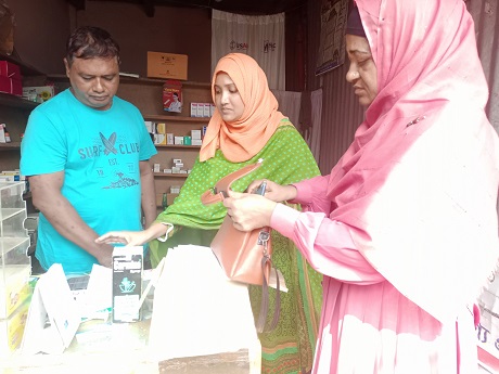 নলছিটিতে ভোক্তা অধিদপ্তরের অভিযানে ফার্মেসীতে জরিমানা