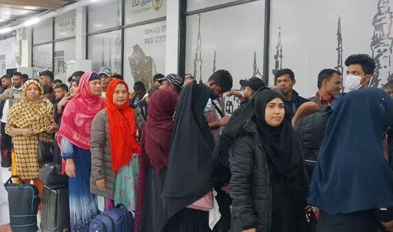 লেবানন থেকে ফিরলেন আরো ৭০ বাংলাদেশি