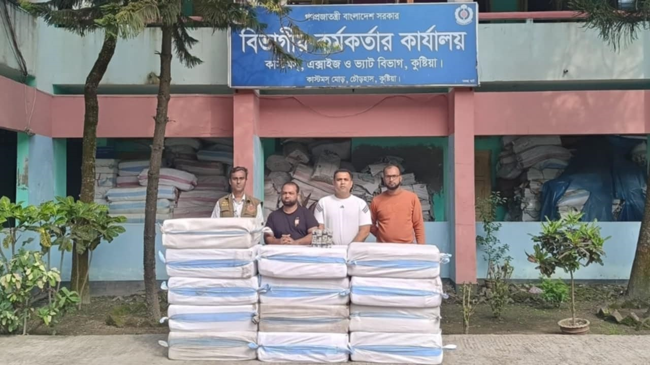 কুষ্টিয়ার দৌলতপুরে চার লক্ষ নকল বিড়িসহ আটক ১