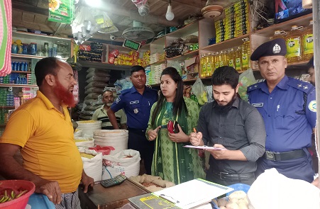 নলছিটিতে নিষিদ্ধ পলিথিন জব্দ, ৫ হাজার টাকা জরিমানা