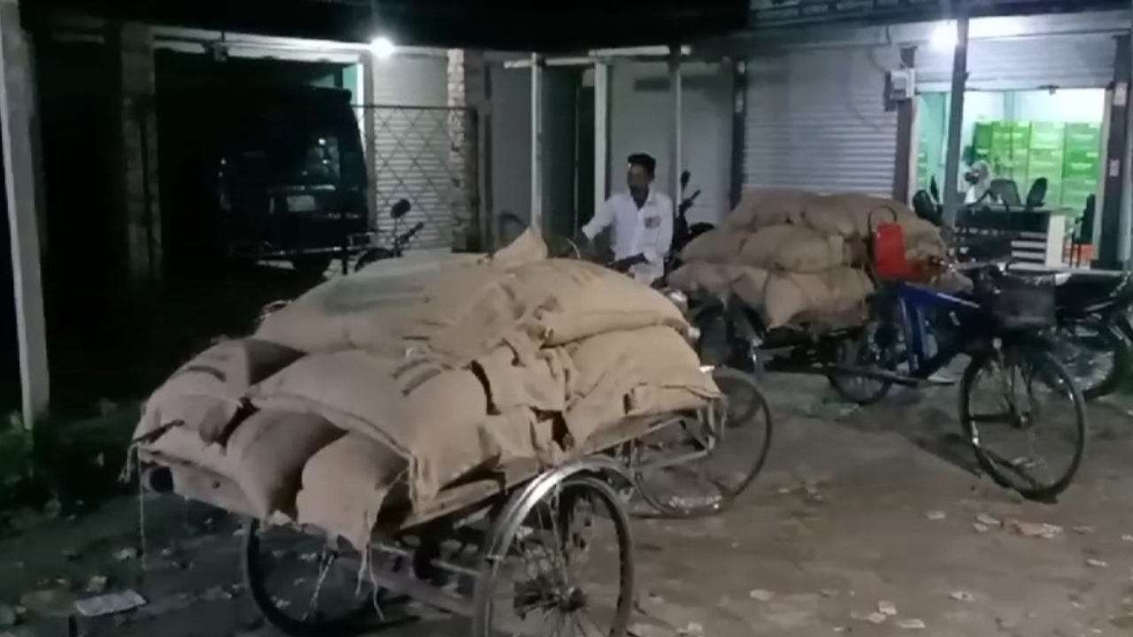 ফরিদপুরে  ৩০ বস্তা সরকারি চাল উদ্ধার