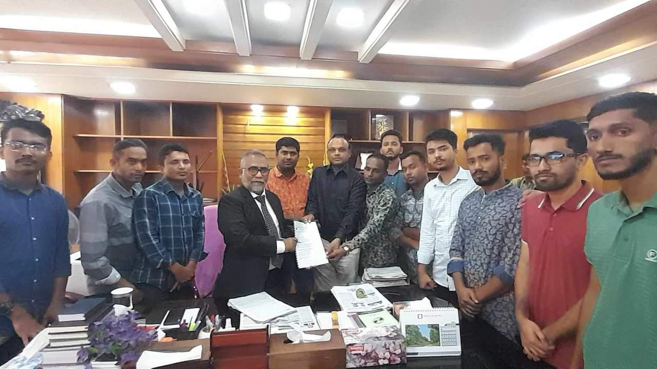 আ’লীগের দোসরদের চিহ্নিত করে ব্যবস্থা গ্রহণে উপাচার্যকে ছাত্রদলের স্মারকলিপি