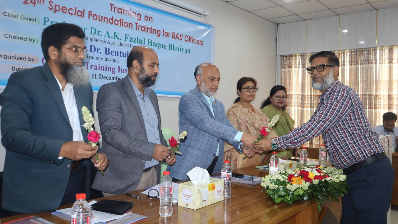 বাকৃবিতে কর্মকর্তাদের দক্ষতা বৃদ্ধিতে ২৫ দিনের কর্মশালা