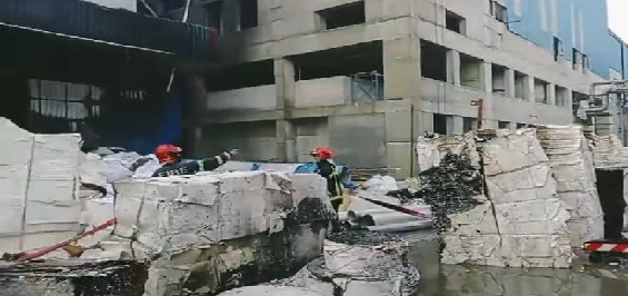 নিয়ন্ত্রণে ফ্রেশ টিস্যু ফ্যাক্টরির আগুন