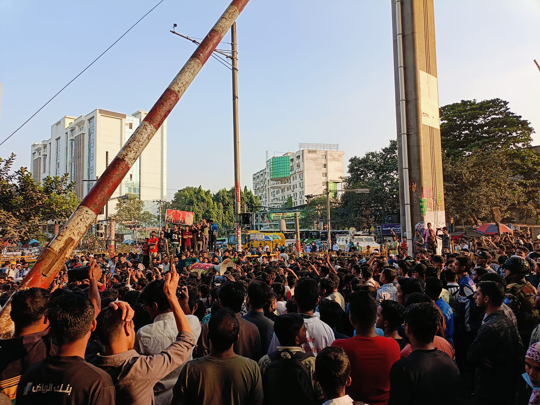 ৫ ঘণ্টা পর সড়ক-রেলপথ ছাড়লেন তিতুমীর কলেজের শিক্ষার্থীরা