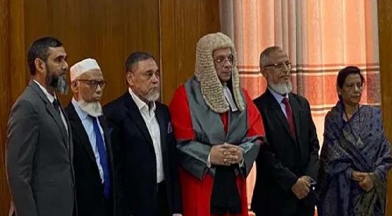 নতুন সিইসি ও চার কমিশনারের শপথ নিলেন