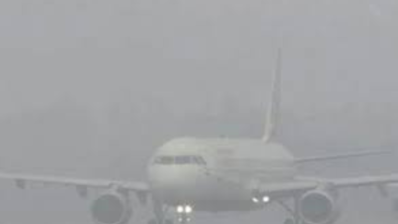 সৈয়দপুরে ঘন কুয়াশায় প্লেন ওঠানামায় বিঘ্ন