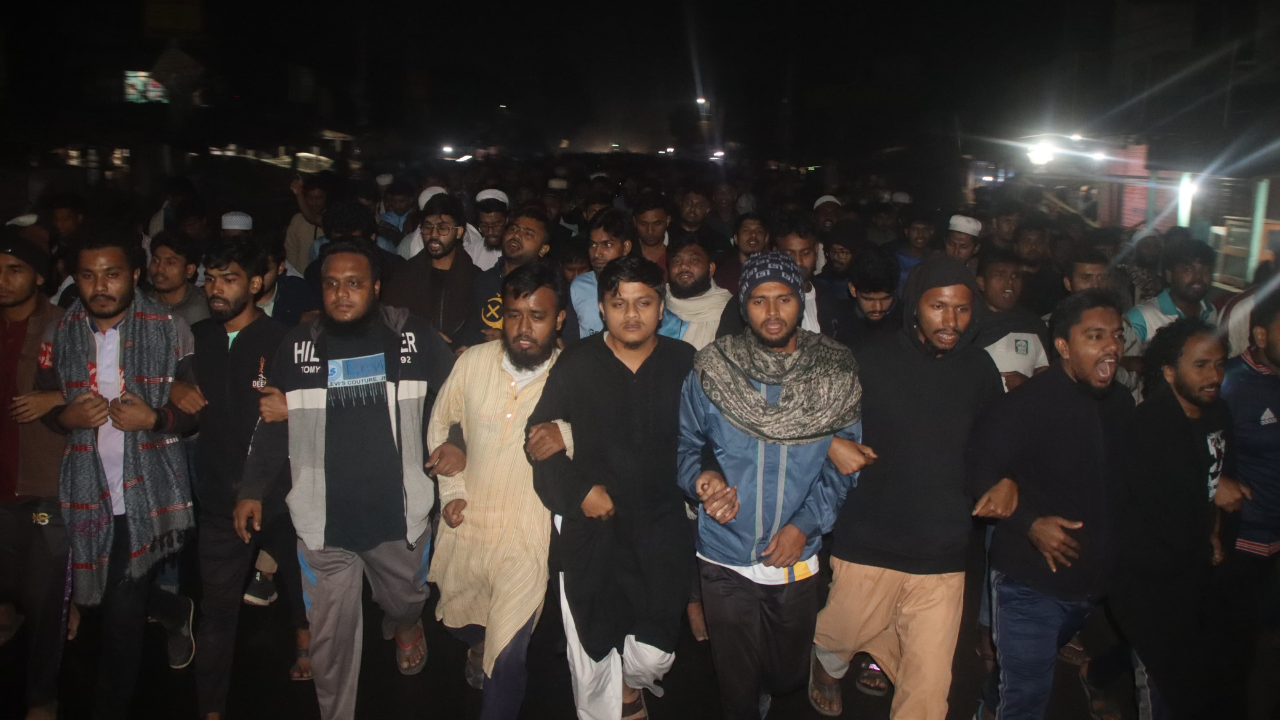 চট্টগ্রামে ইসকন কর্তৃক আইনজীবী হত্যার প্রতিবাদে ইবিতে বিক্ষোভ