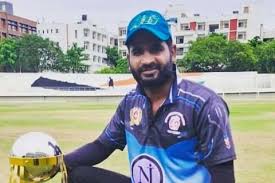 চার হাঁকিয়ে লুটিয়ে পড়লেন মাঠে, হাসপাতালে মৃত্যু