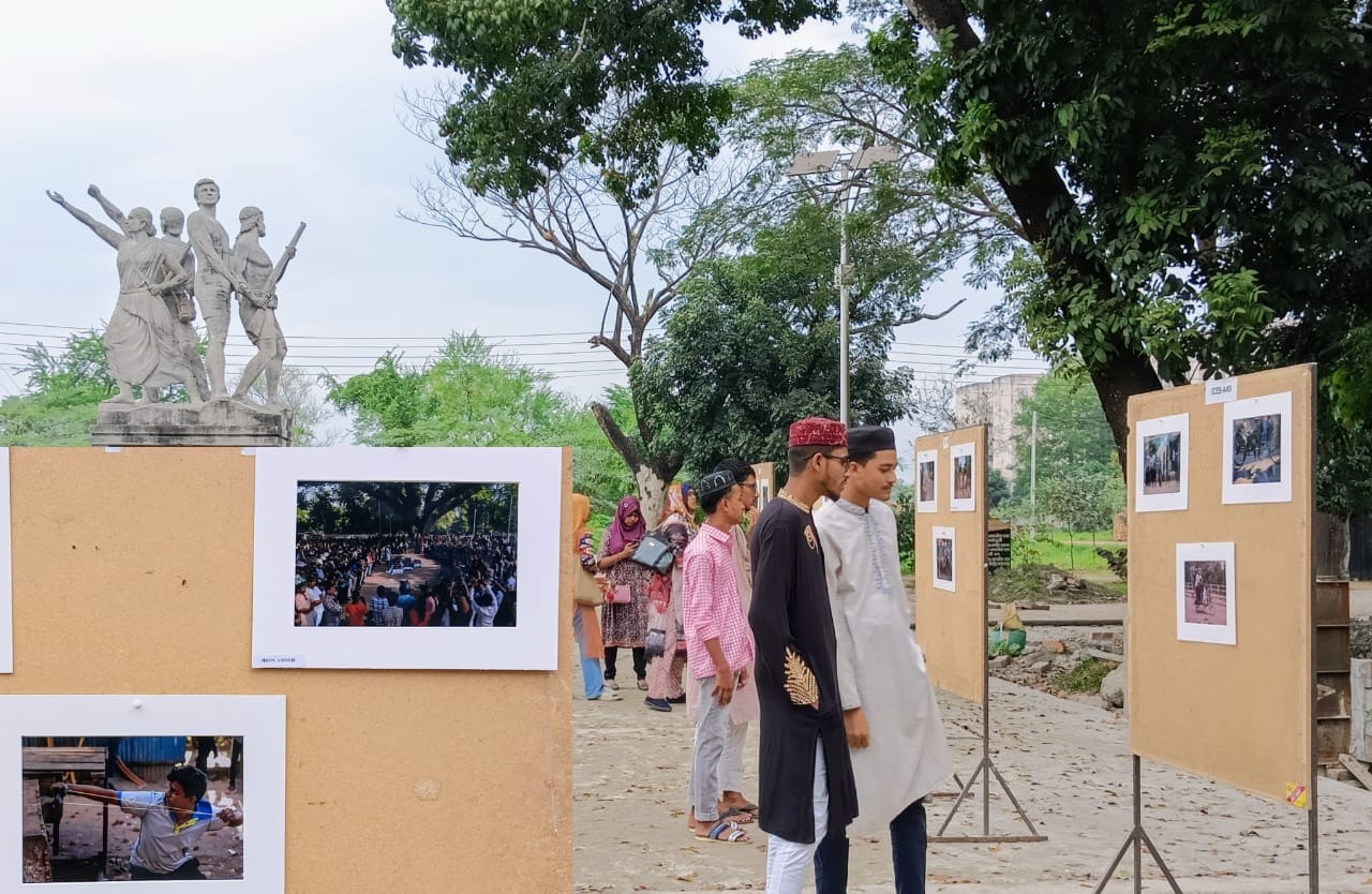 খুলনা বিশ্ববিদ্যালয়ে আলোকচিত্রে জুলাই গণঅভ্যুত্থানের স্মৃতি