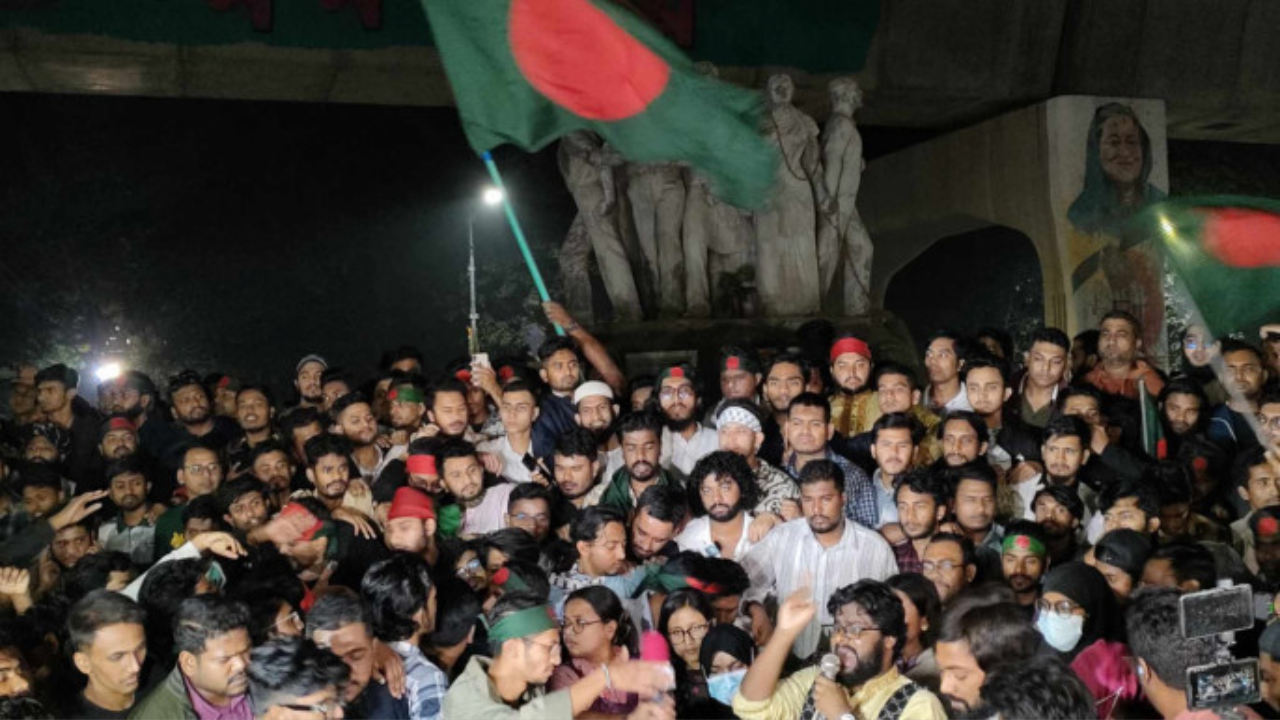 ভারতে বাংলাদেশ হাইকমিশনে হামলার প্রতিবাদে উত্তাল ঢাবি