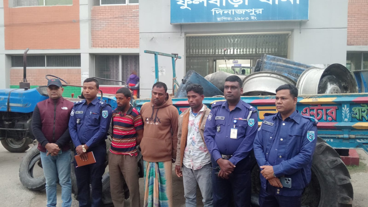 দিনাজপুরে ২টি চোরাই ট্রাক্টরসহ সংঘবদ্ধ চোরচক্রের ৩ সদস্য গ্রেফতার