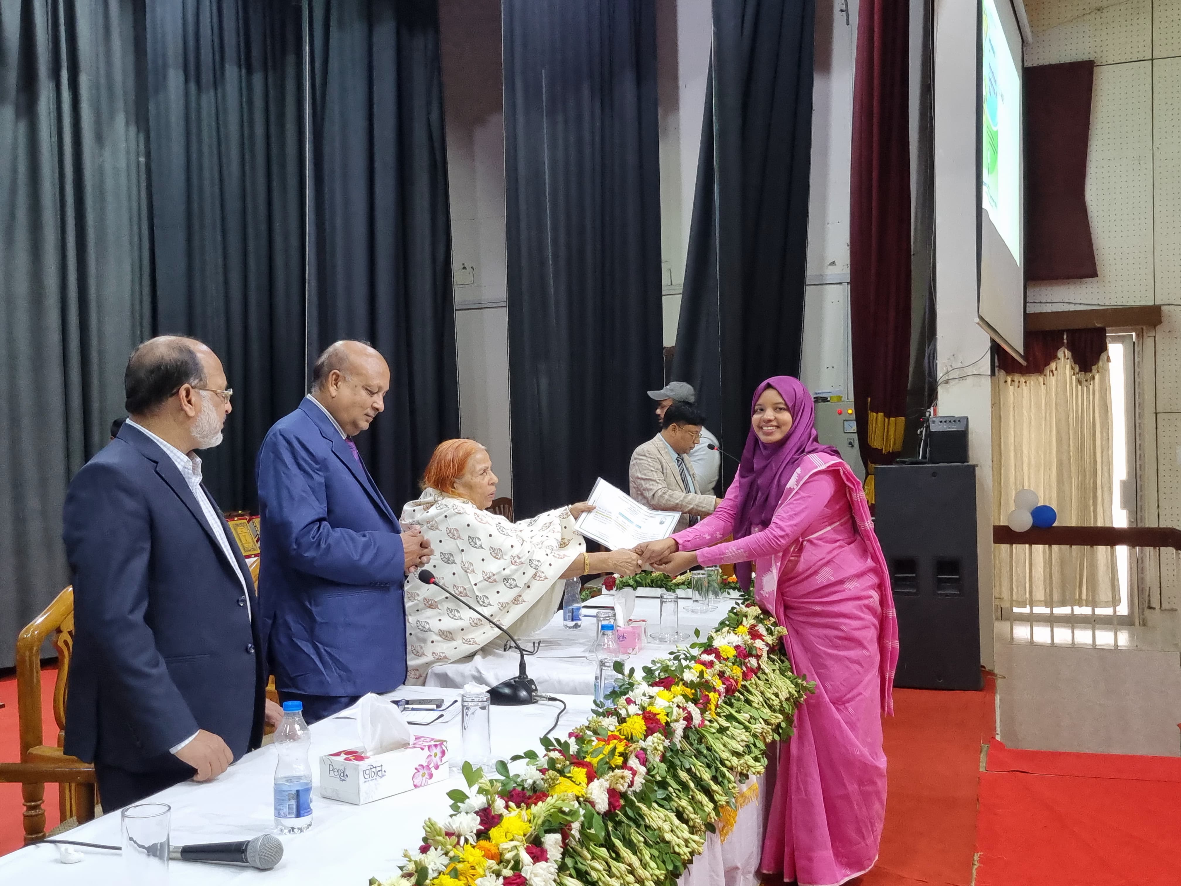 বাকৃবিতে ৫ জন গবেষককে বিএসএ অ্যাওয়ার্ড প্রদান