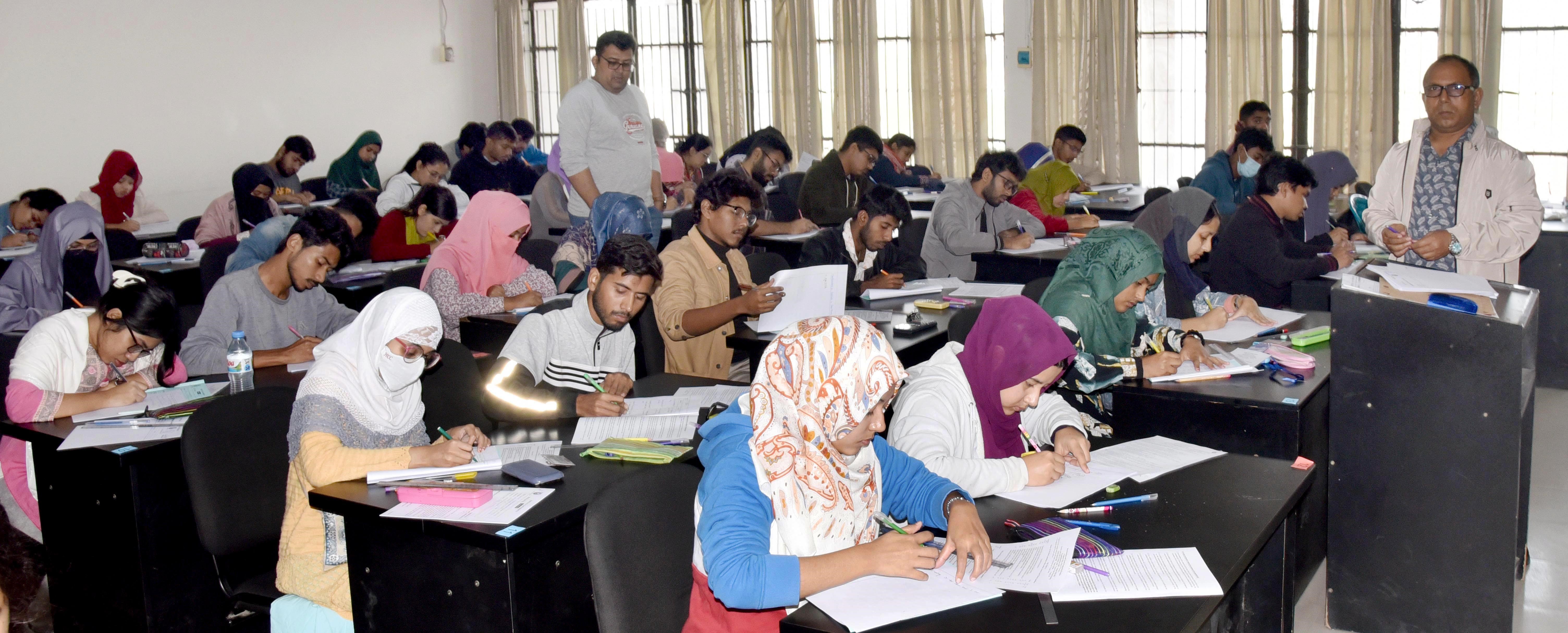 গণঅভ্যুত্থান পরবর্তী স্বাভাবিক খুবি: চলছে টার্ম পরীক্ষা