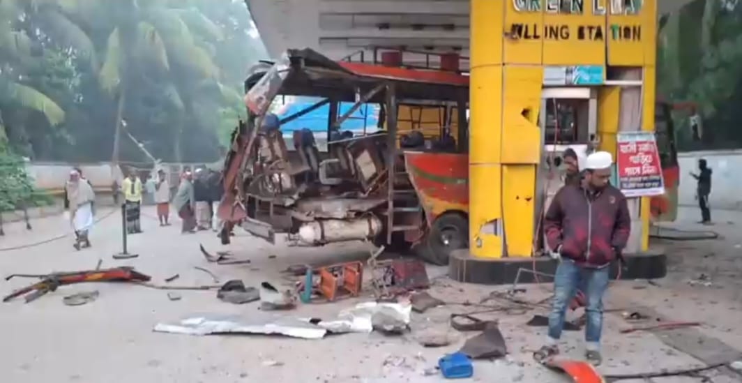 লক্ষ্মীপুরে সিএনজি স্টেশনে বিস্ফোরণ, মৃত্যু ৩