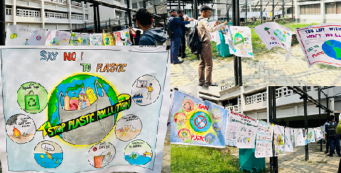 প্লাস্টিক দূষণ রোধ ও সচেতনতা তৈরিতে খুবি শিক্ষার্থীদের প্রদর্শনী