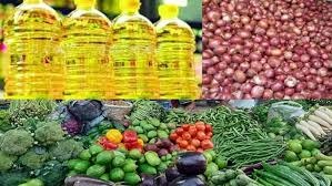 মিলছে না সয়াবিন তেল, আলু-পেঁয়াজ-সবজিতে স্বস্তি