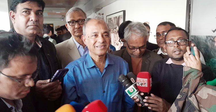 ছিনতাই রোধে ঢাকায় শেষ রাতে পুলিশি টহল বাড়ানোর নির্দেশ