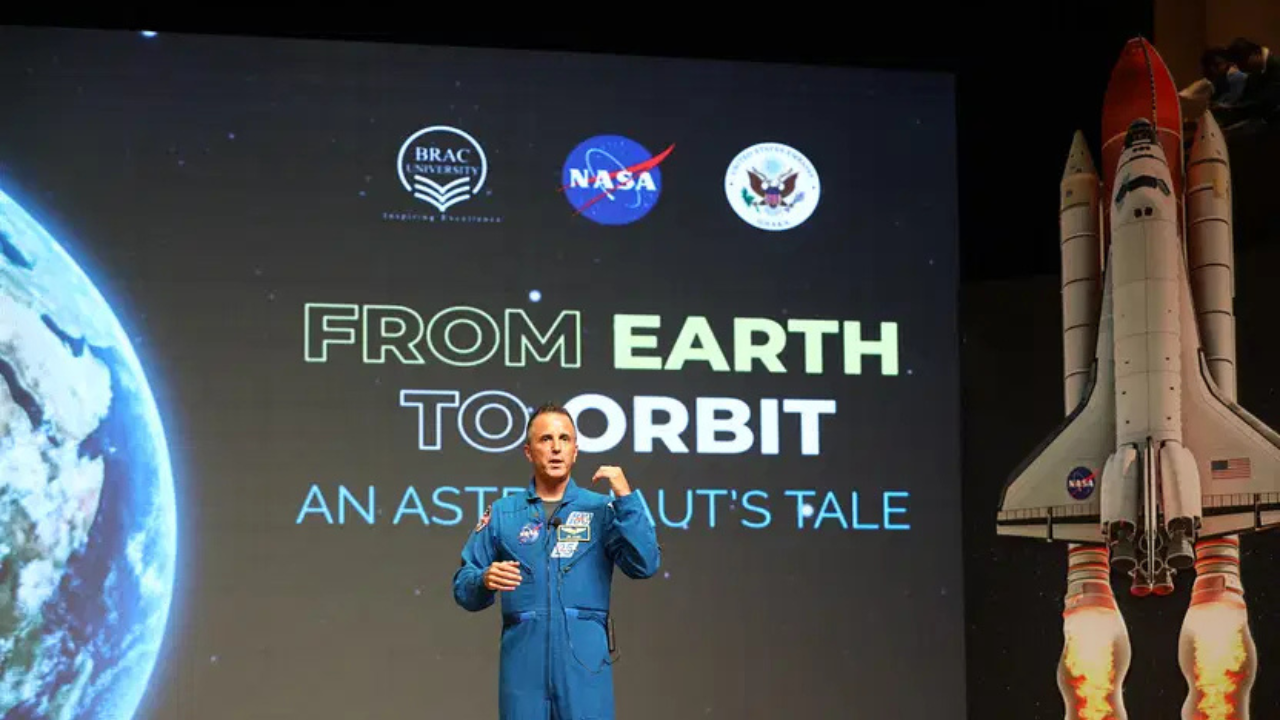 স্কুলশিক্ষক থেকে নভোচারী