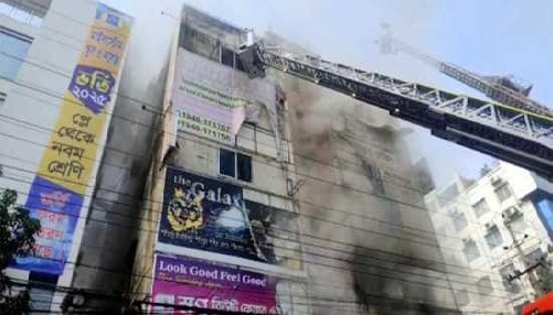 উত্তরায় রেস্টুরেন্টে আগুন, নিয়ন্ত্রণে ৯ ইউনিট