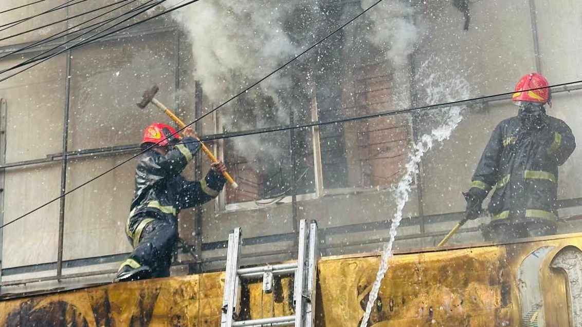 সাড়ে তিন ঘণ্টা পর উত্তরার আগুন নিয়ন্ত্রণে