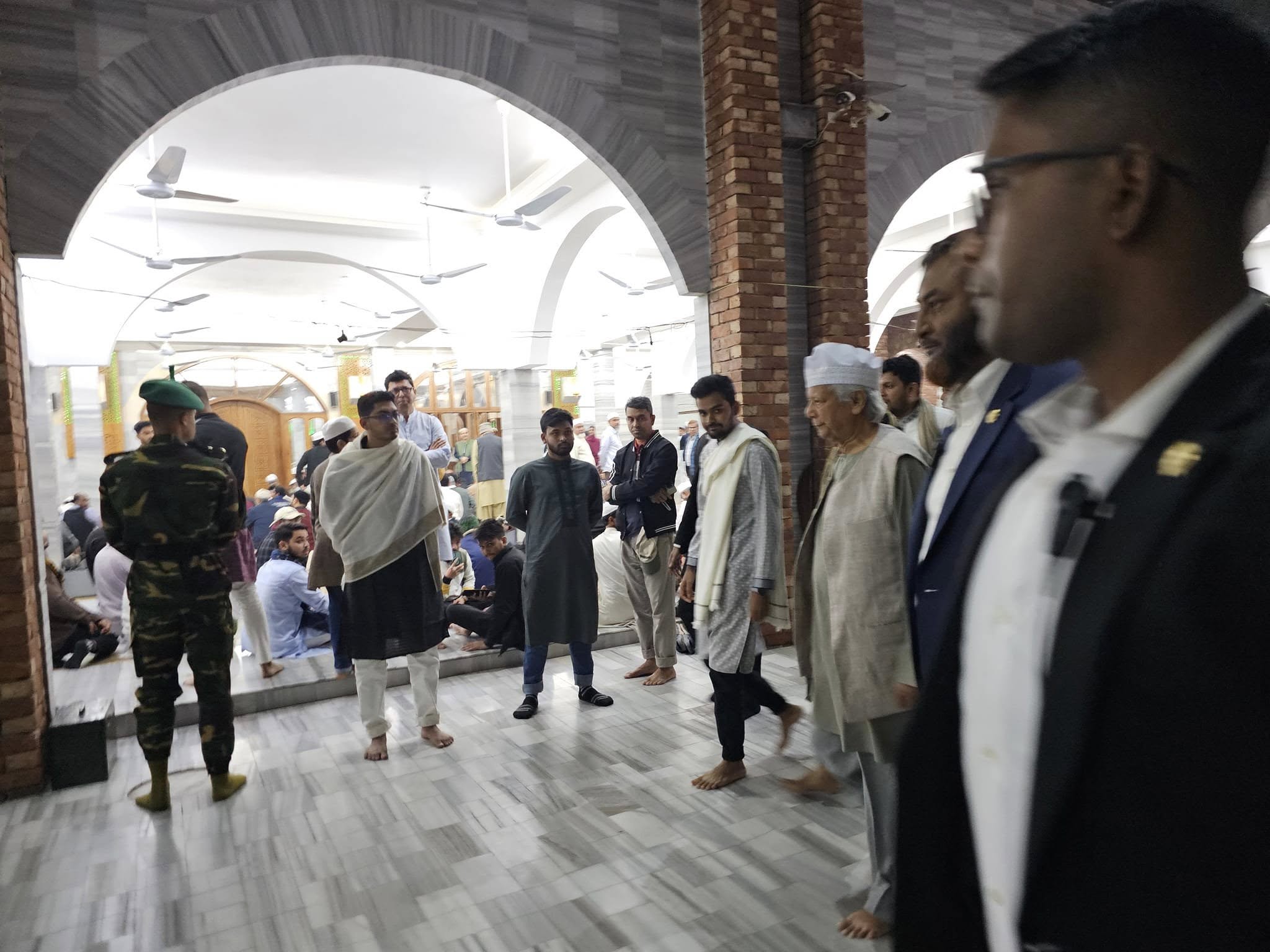 ধানমন্ডিতে হাসান আরিফের প্রথম জানাজা সম্পন্ন