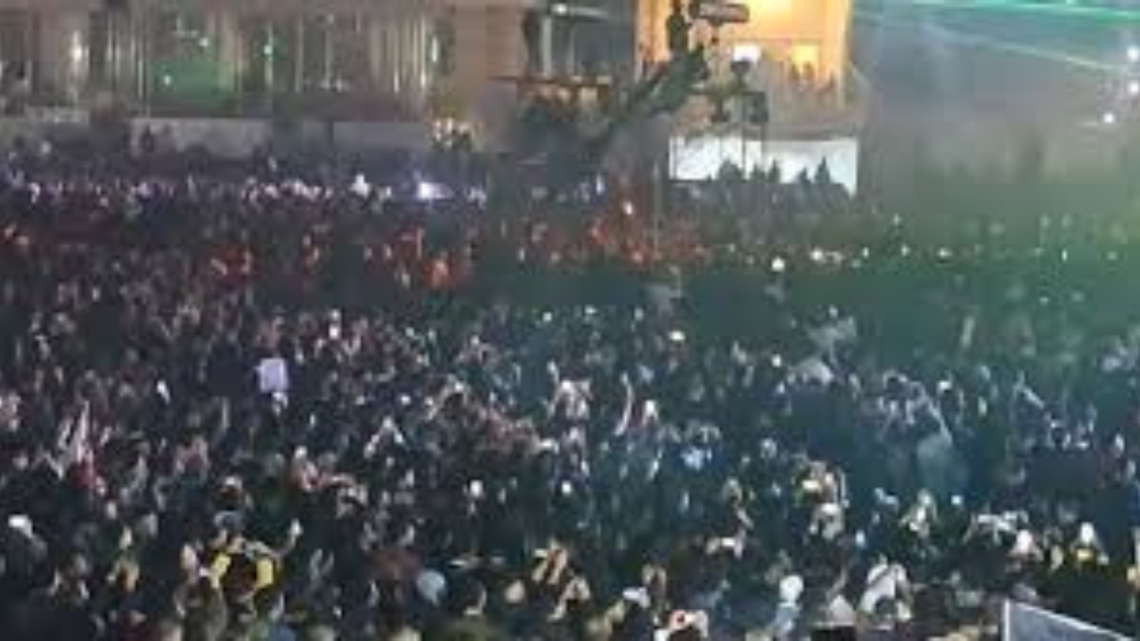 রাহাত ফতেহ আলীর কনসার্টে হাসিনার ফাঁসি চেয়ে স্লোগান