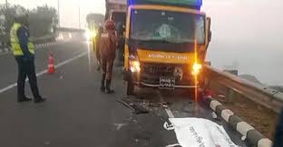 ঘন কুয়াশায় ঢাকা-মাওয়া এক্সপ্রেসওয়েতে ফের দুর্ঘটনা-নিহত ১, আহত ৫