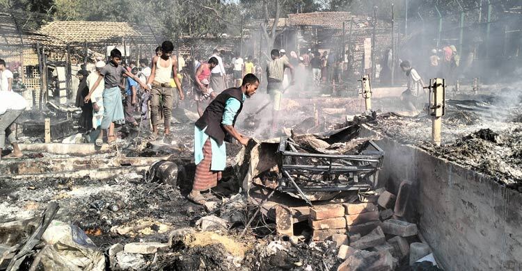 রোহিঙ্গা ক্যাম্পে অগ্নিকাণ্ডে নিহত ২, পাঁচ শতাধিক স্থাপনা পুড়ে ছাই