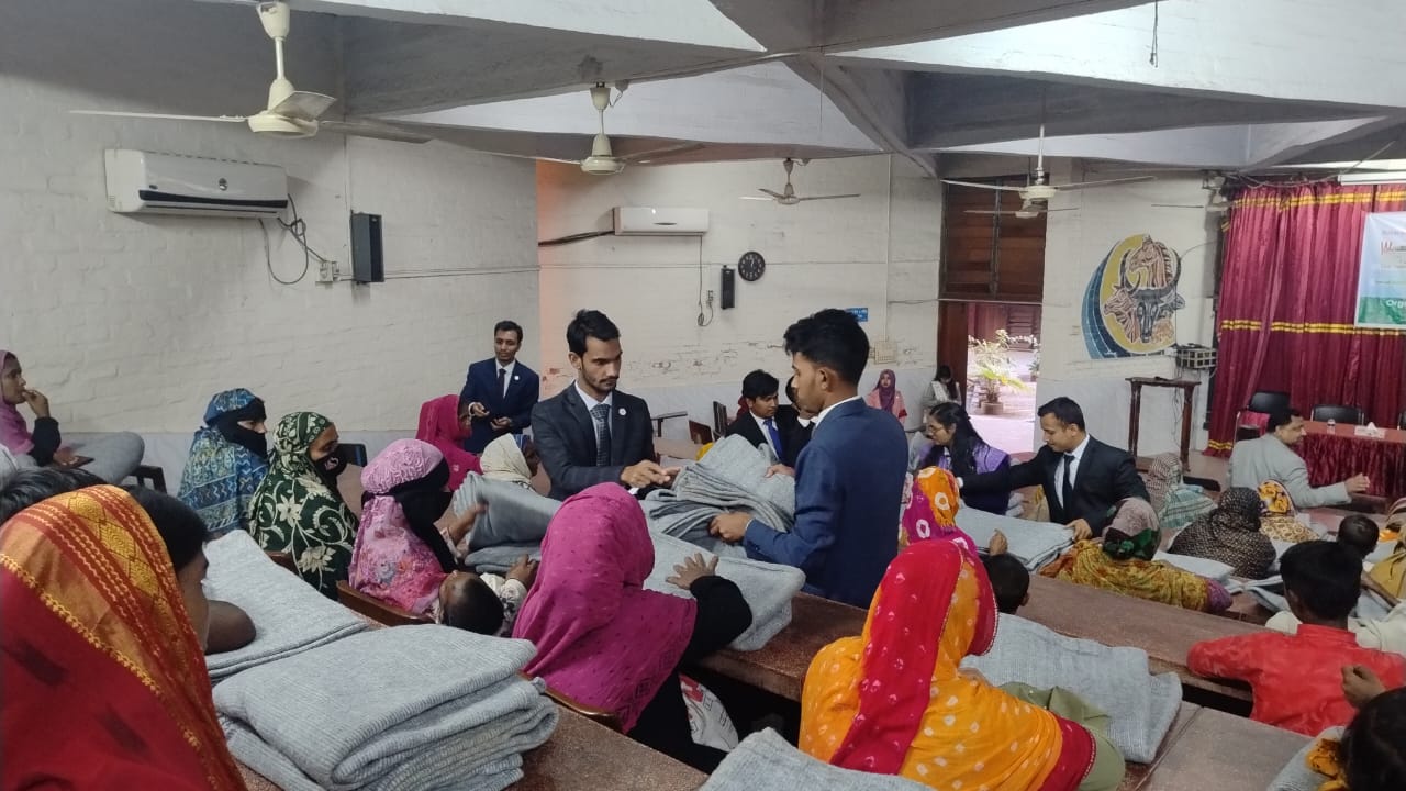 ১০০ জন শীতার্তের মাঝে শীতবস্ত্র বিতরণ করলো বাকৃবি রোটার্যাক্ট ক্লাব