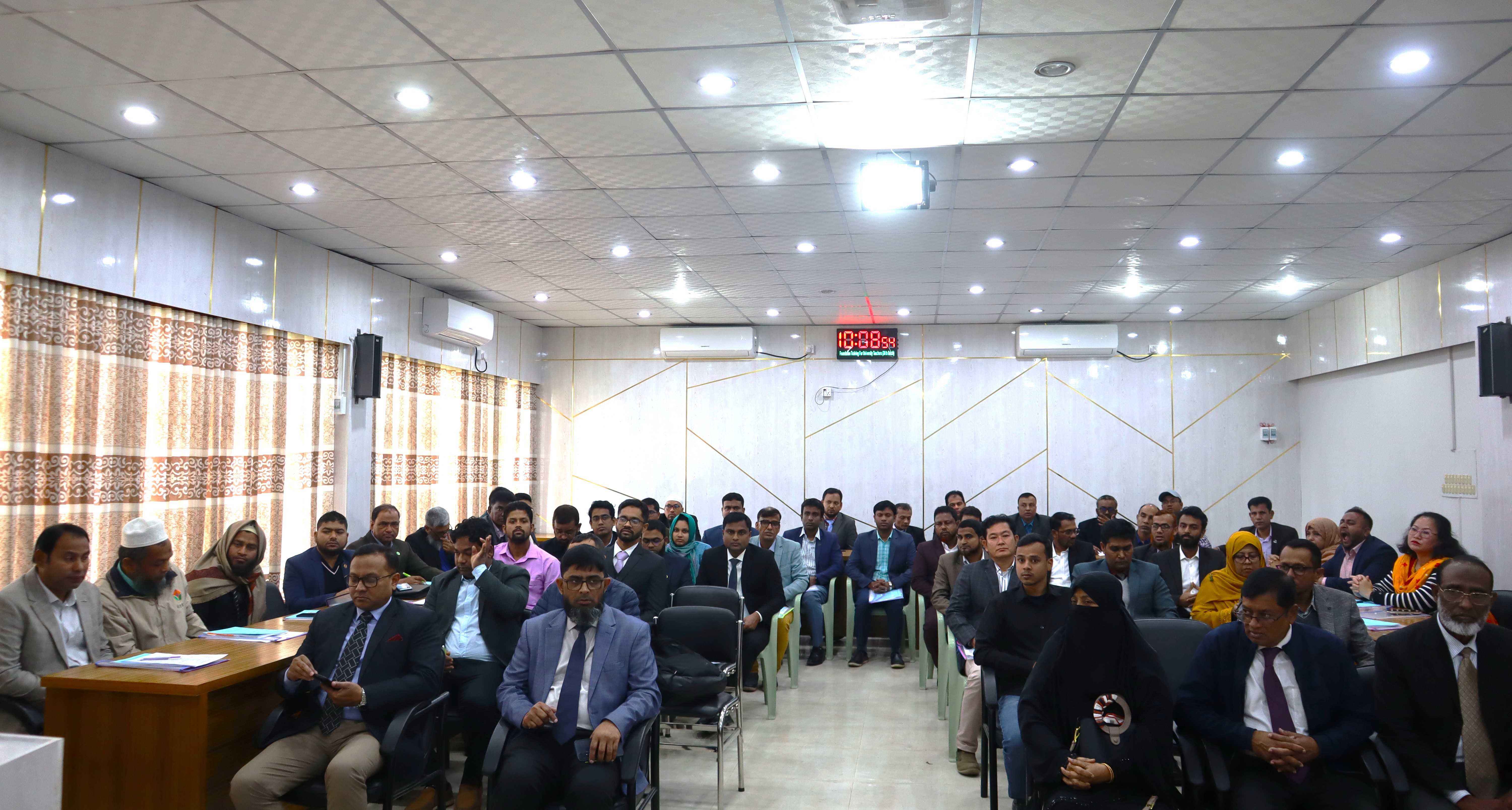 বাকৃবিতে ঢাবি, জাবি, চবিসহ ২১ পাবলিক বিশ্ববিদ্যালয়ের কর্মকর্তা‌দের বু‌নিয়া‌দি প্রশিক্ষণ শুরু