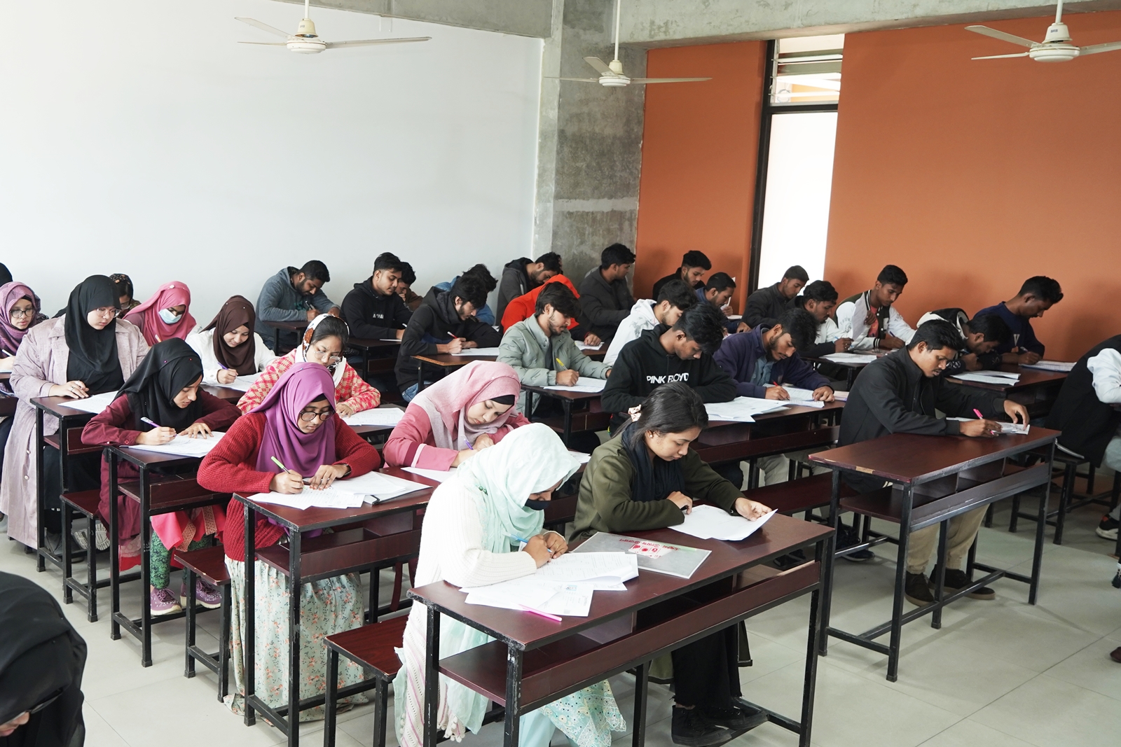 বরেন্দ্র বিশ্ববিদ্যালয়ের স্প্রিং ২০২৫ সেমিস্টারের ভর্তি পরীক্ষা অনুষ্ঠিত