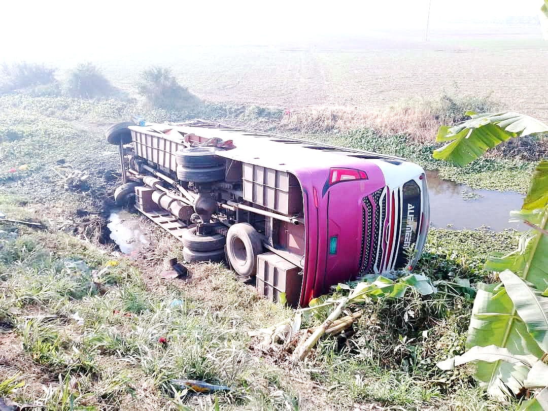 ফরিদপুরে বাস-ট্রাকের মুখোমুখি সংঘর্ষ: নিহত ২