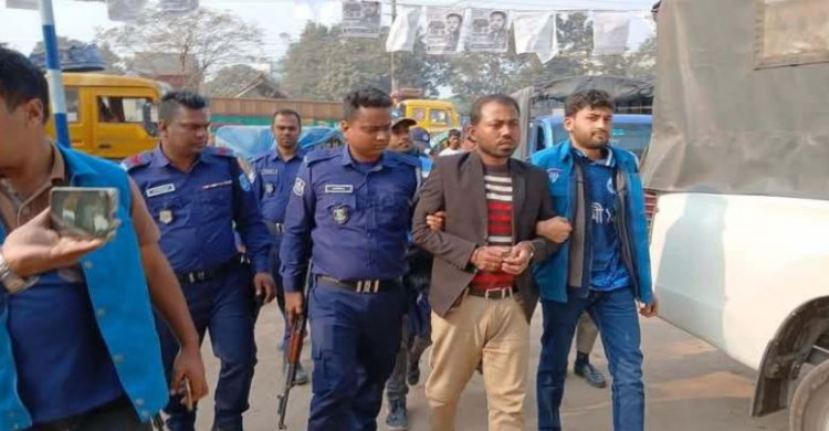 ঠাকুরগাঁও পাসপোর্ট অফিসে ঘুষ নেওয়ার সময় দুদকের হাতে একাউন্টেন্ট আটক