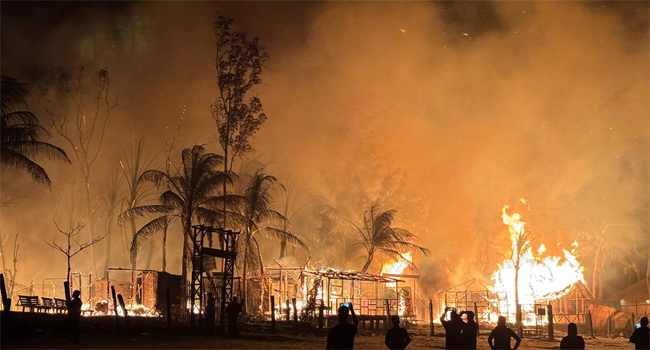 সেন্টমার্টিনে মধ্যরাতে আগুন, একাধিক রিসোর্ট পুড়ে ছাই