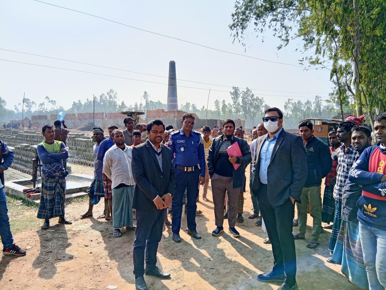 কুড়িগ্রামে অবৈধ ইটভাটার বিরুদ্ধে অভিযান: জরিমানা ও কার্যক্রম বন্ধ