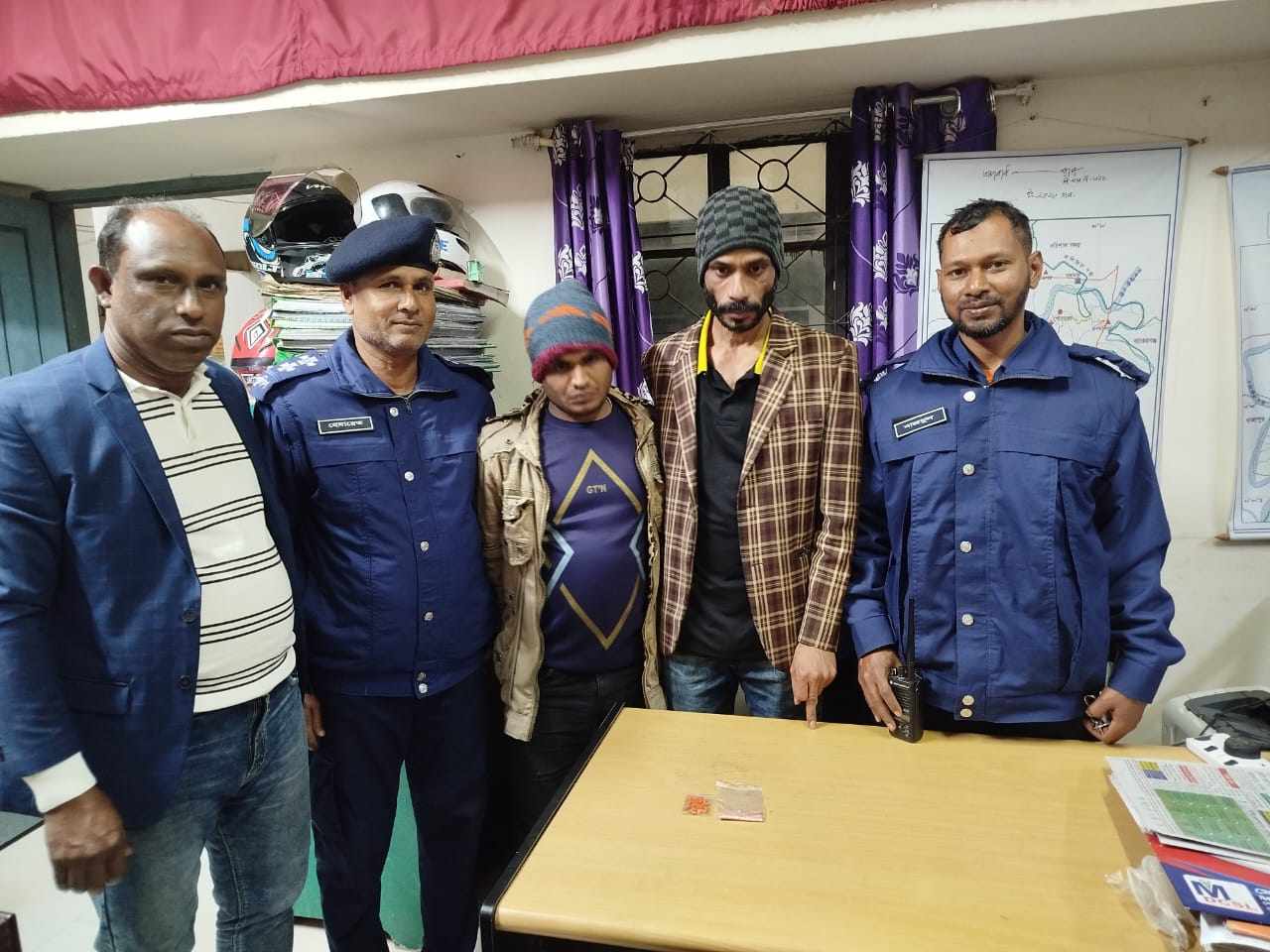 নলছিটিতে ইয়াবাসহ আটক ২