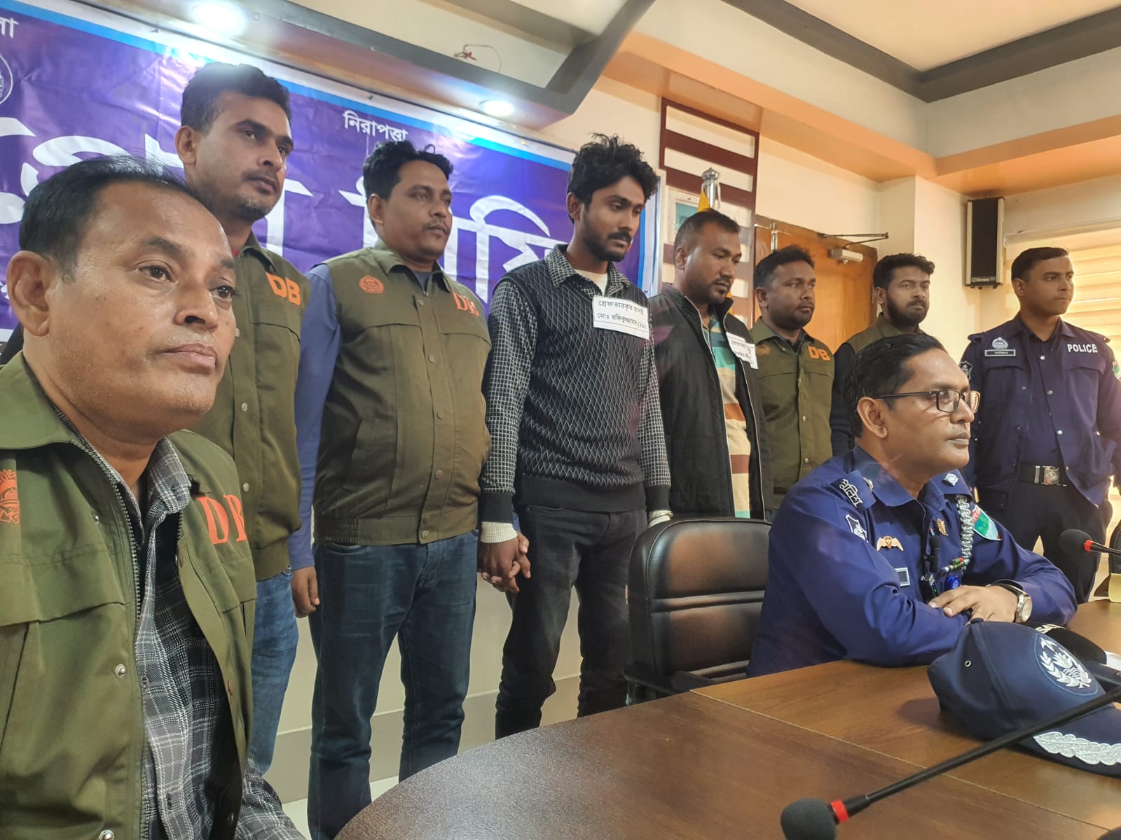 সাতক্ষীরায় ২৩ লক্ষ ৩৮ হাজার টাকা ছিনতাই, মাস্টারমাইন্ড আলিমুদ্দিনসহ দুইজন গ্রেপ্তার