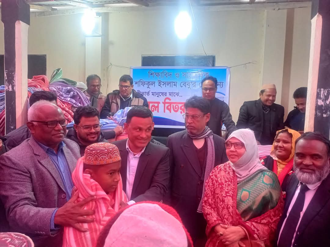 অধ্যাপক শফিকুল ইসলামের উদ্যোগে শিক্ষার্থীর মাঝে কম্বল বিতরণ