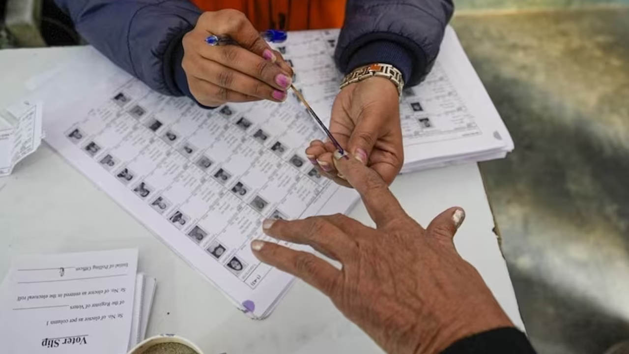 দিল্লিতে ভোট, ৬৯৯ প্রার্থীর ‘ভাগ্য’ নির্ধারণ করেছেন ১ কোটি ৫৬ লাখ ভোটার