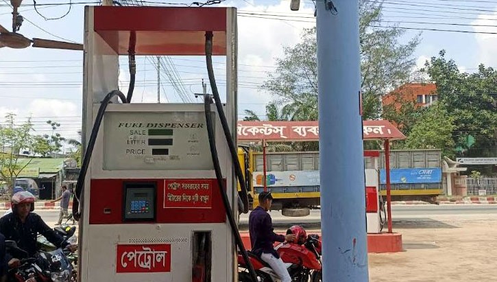 ঠাকুরগাঁওয়ে হঠাৎ পেট্রোল পাম্প বন্ধ, ভোগান্তিতে জনসাধারণ