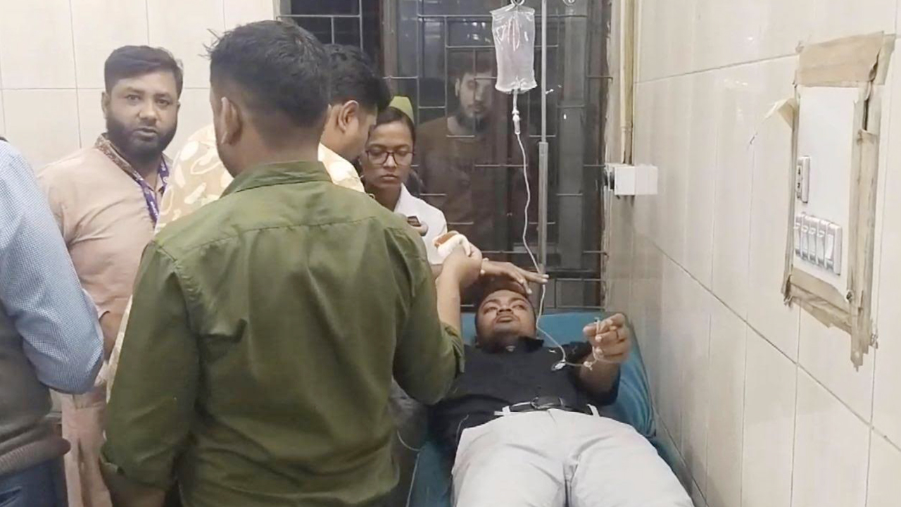 গাজীপুরে বাইকে এসে বৈষম্যবিরোধী ছাত্রদের লক্ষ্য করে গুলি, সমন্বয়ক গুলিবিদ্ধ